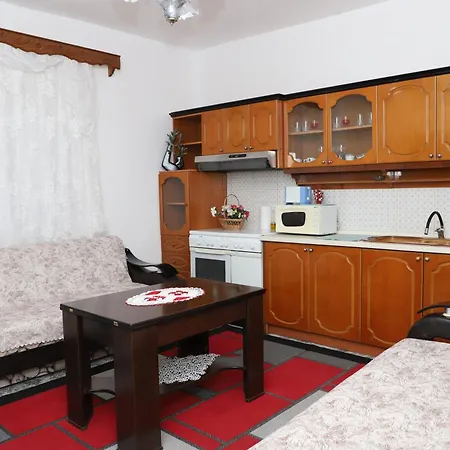 Xherimeja Family Oasis Apartament