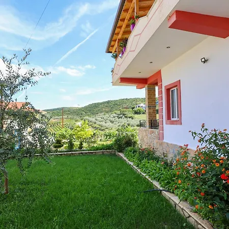 Xherimeja Family Oasis Apartman *