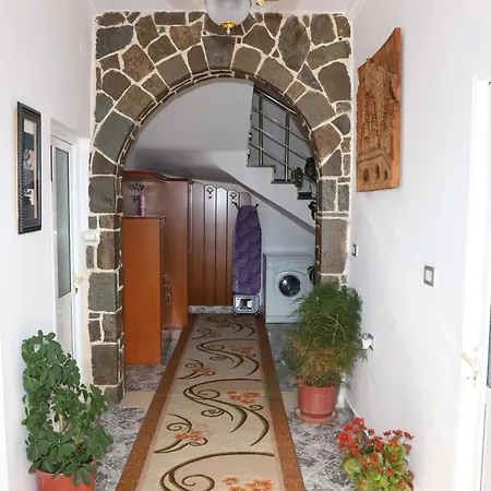 Xherimeja Family Oasis דירה