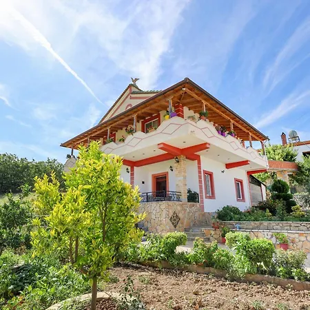 Xherimeja Family Oasis * Berat